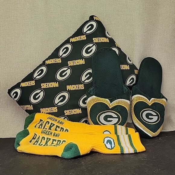 Green Bay Packers Pillow, Socks, And Slippers - Picture 1 of 9